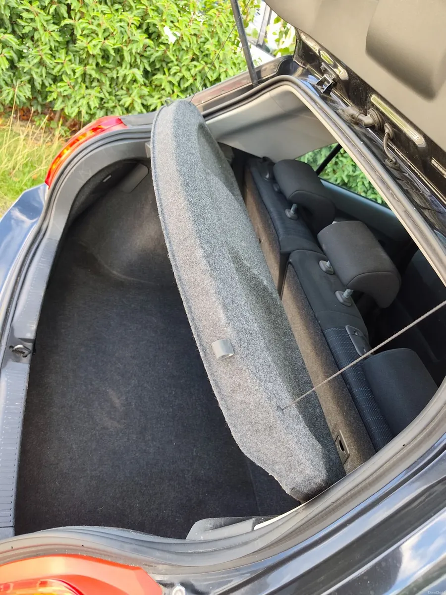 Toyota Auris 2009 Low mileage - Image 5
