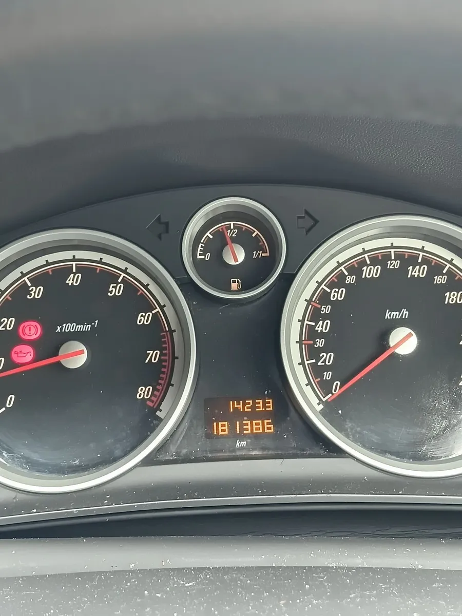Opel Astra 2008 - Image 4