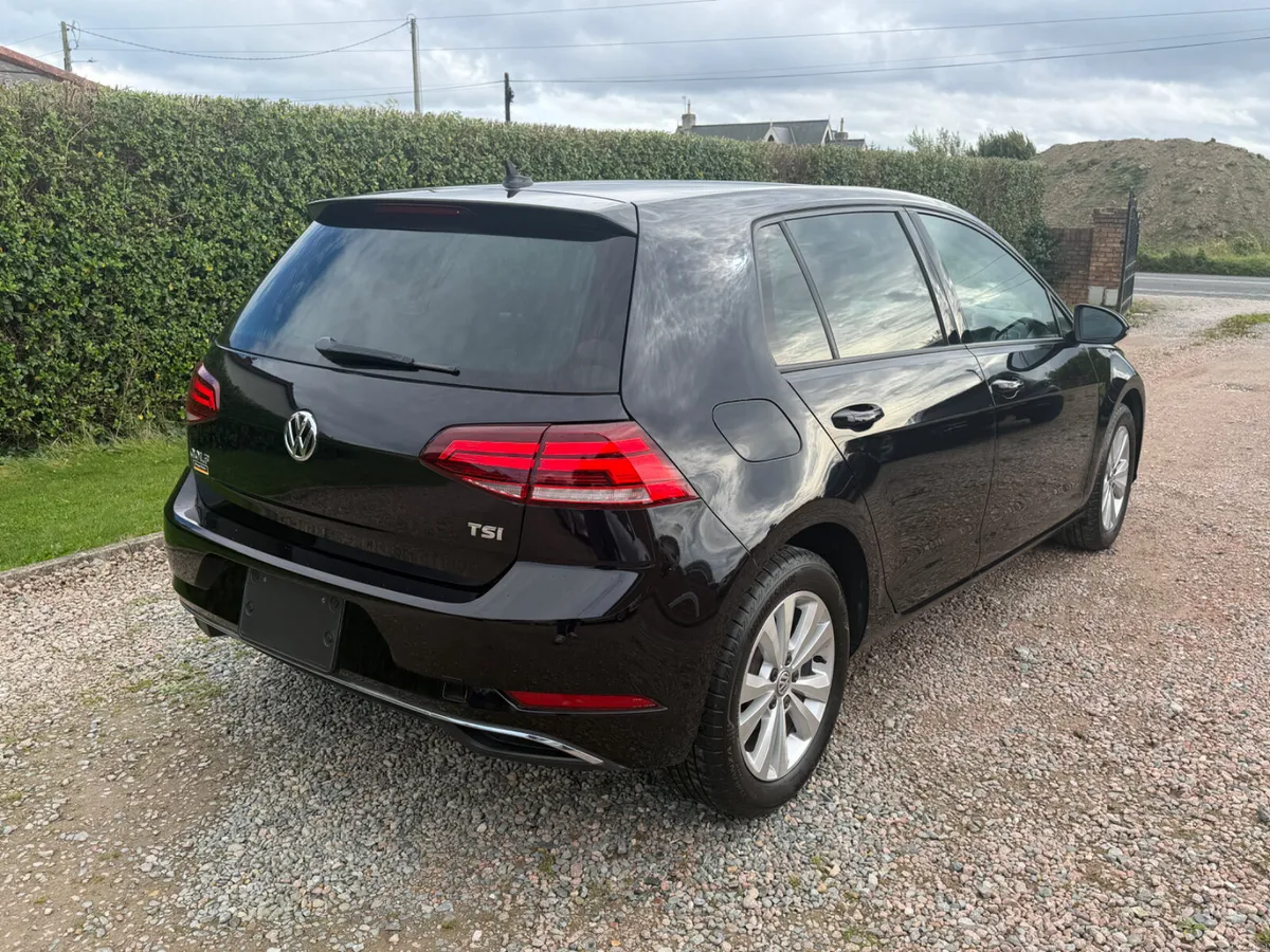 172 Volkswagen Golf Comfortline Low km - Image 4