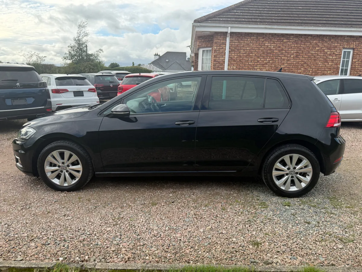 172 Volkswagen Golf Comfortline Low km - Image 6