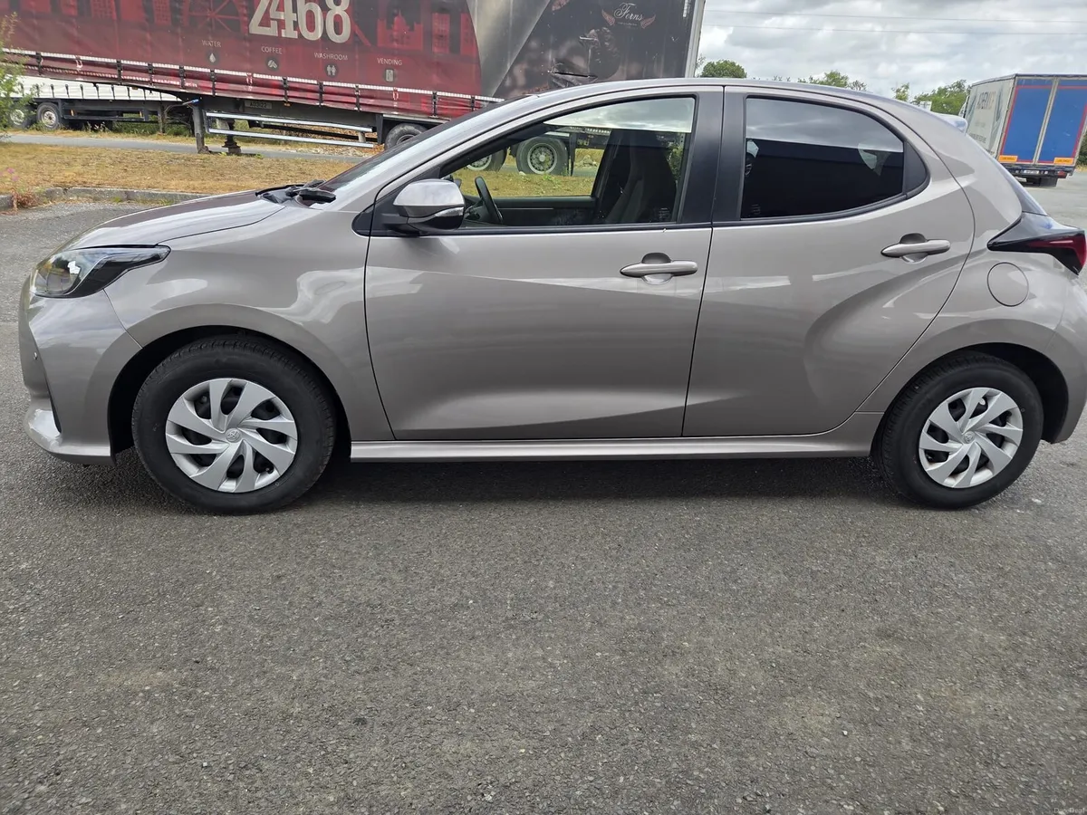 2021 Toyota Yaris 1.5 Hybrid Automatic - Image 2