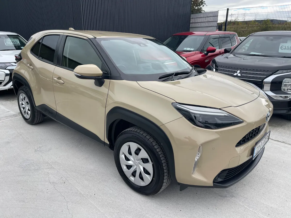 2022 Toyota Yaris Cross Hybrid 1.5 Automatic 5dr - Image 1