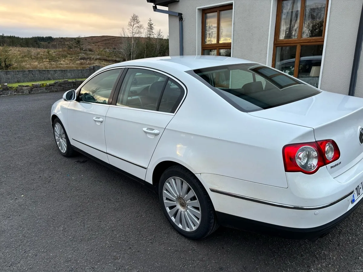 Volkswagen Passat - Image 2