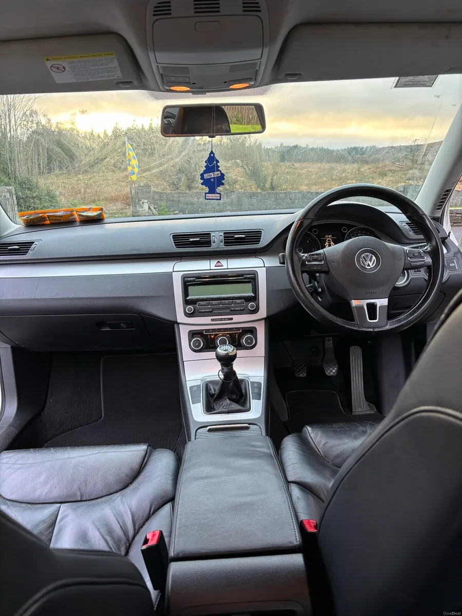 Volkswagen Passat - Image 6