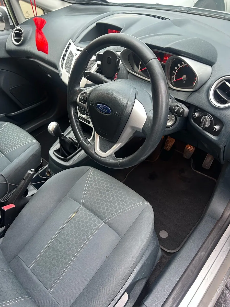 Ford fiesta ARGENTO - Image 6