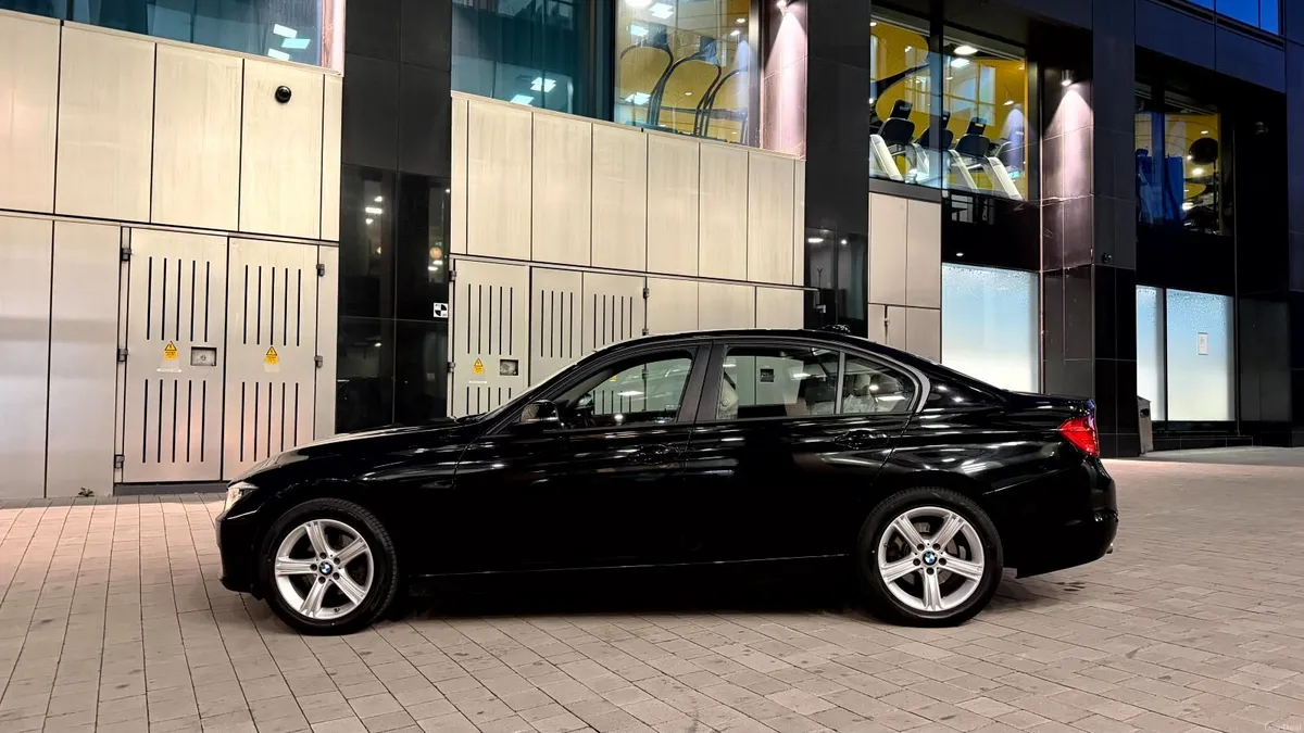 BMW 3-Series 2015 - Image 2