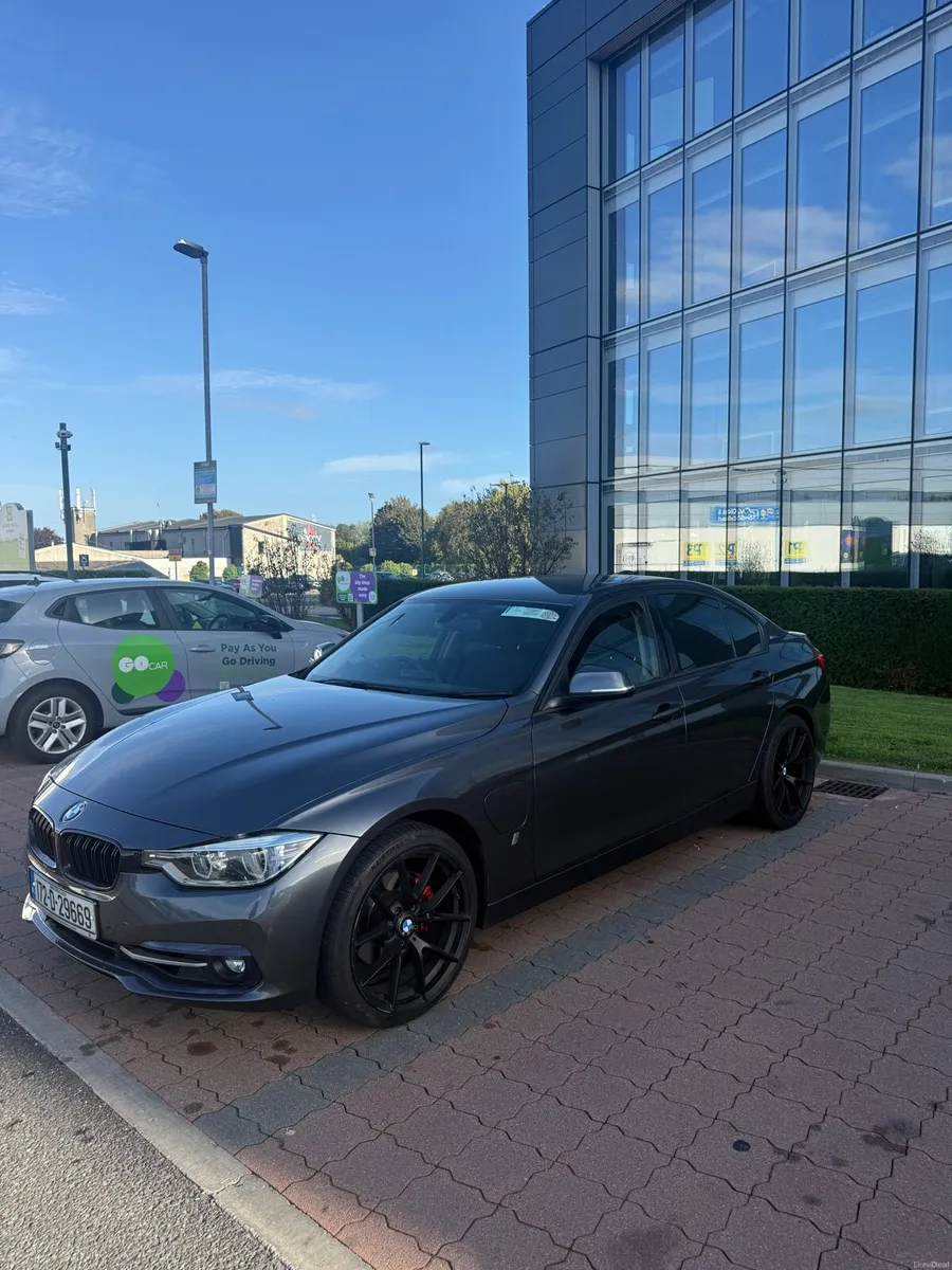 BMW 330e Sport Line Automatic Hybrid Plug in - Image 5