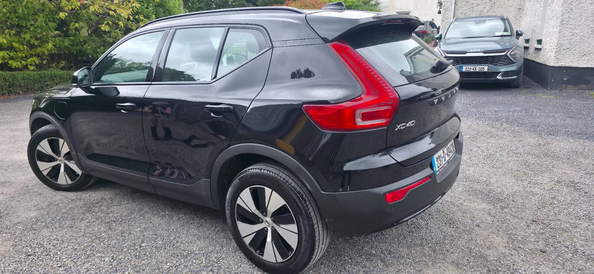 Volvo XC40 2023 T4 + DARK EDITION - Image 5