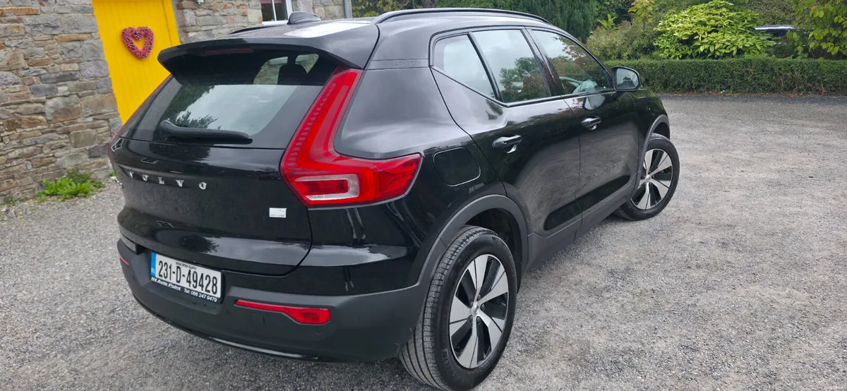 Volvo XC40 2023 T4 + DARK EDITION - Image 6