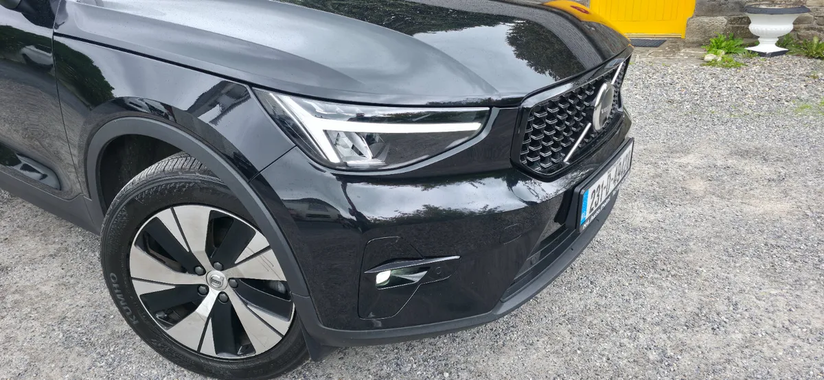 Volvo XC40 2023 T4 + DARK EDITION - Image 4