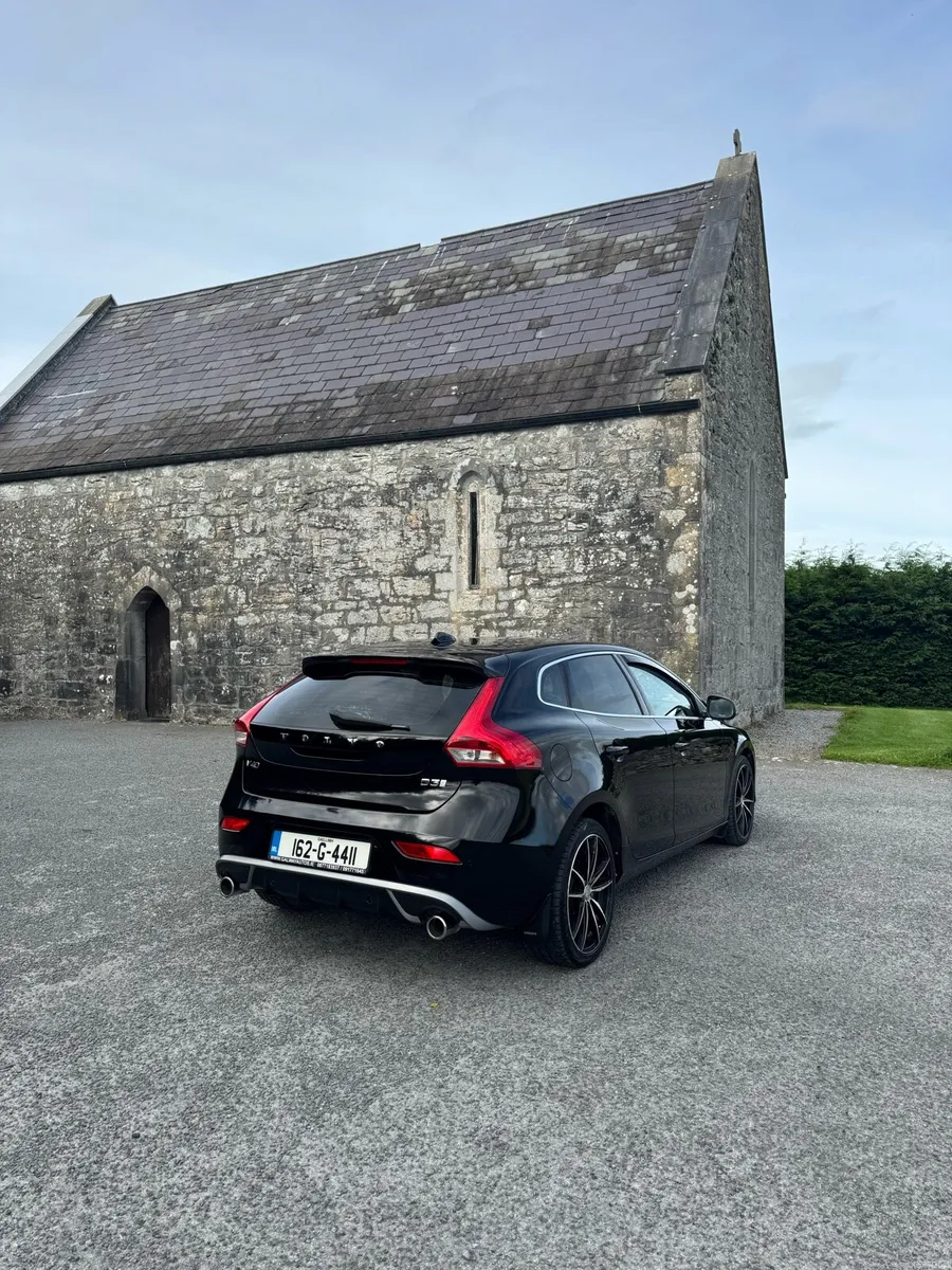 2016 Volvo V40 D3 R Design 2.0 Diesel - Image 3