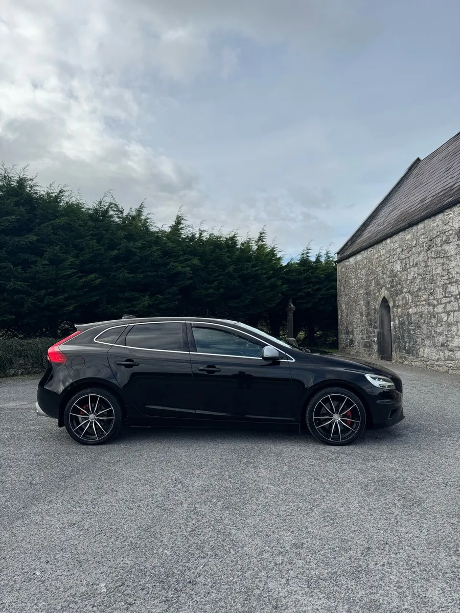 2016 Volvo V40 D3 R Design 2.0 Diesel - Image 2