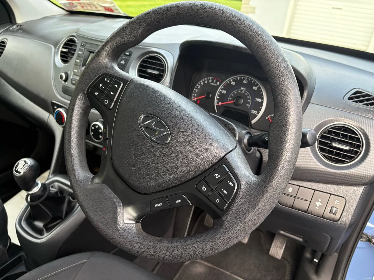 172 Hyundai i10 Deluxe - Image 5