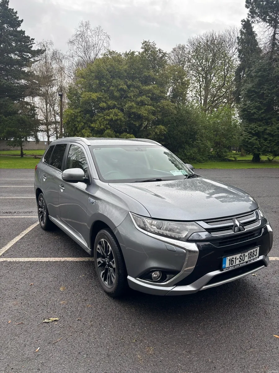2016 Mitsubishi Outlander Plug-In Hybrid 4WD - Image 1