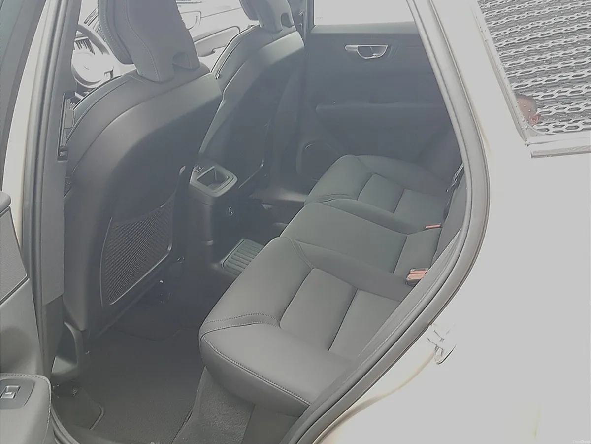 Volvo XC60 T6 PHEV AWD Plus Dark - Image 6
