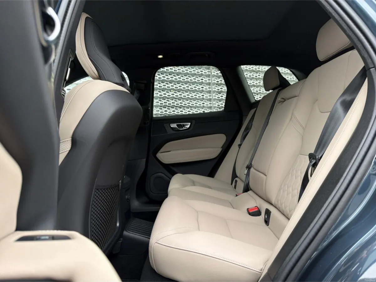 Volvo XC60 DEMO 0.95% PCP T6 AWD PHEV Plus Dark - Image 6