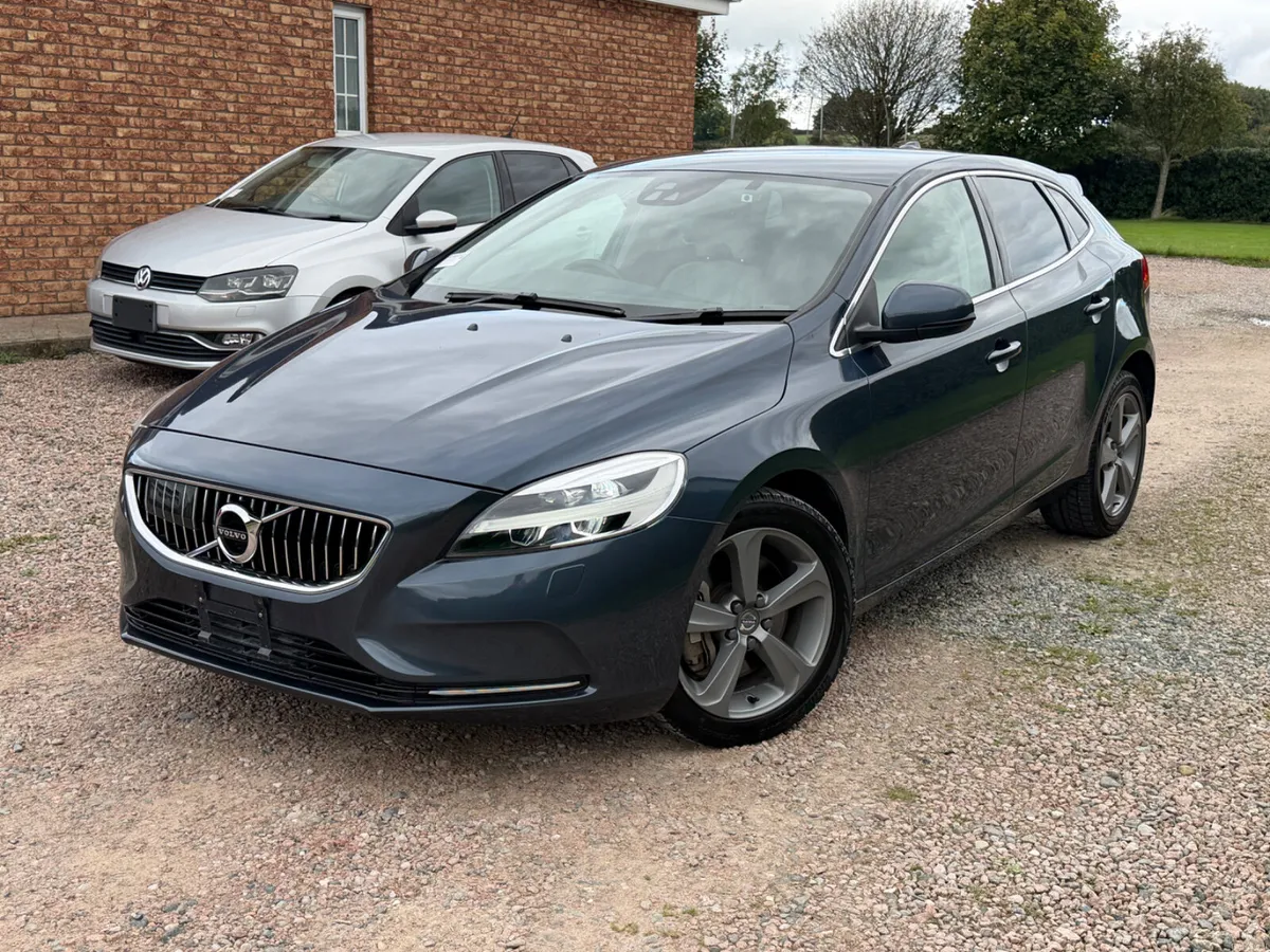 191 Volvo v40 D4 Inscription 2.0 Diesel*Huge Spec* - Image 2