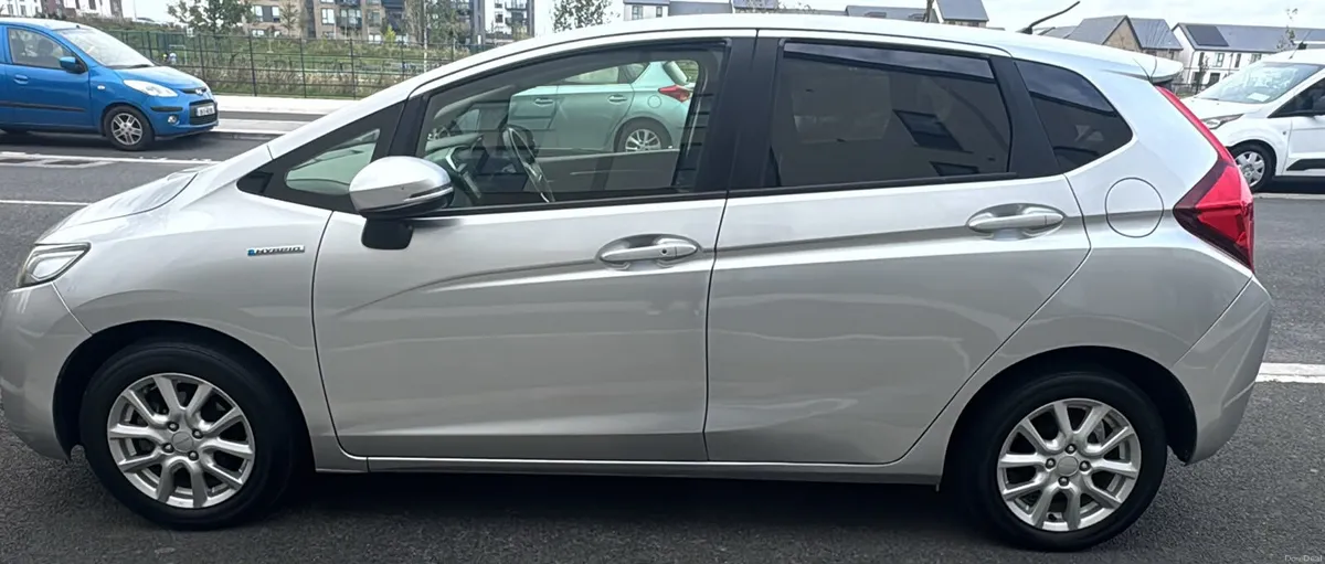 Honda Fit 2015 - Image 2