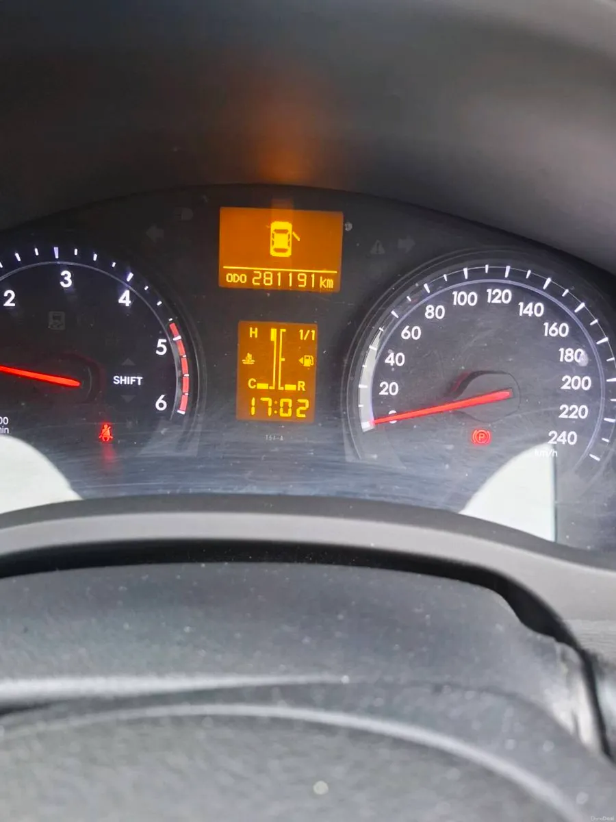 Toyota avensis 2lt diesel - Image 5