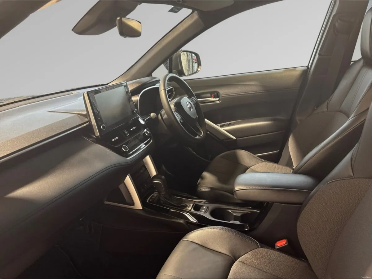 Toyota Corolla Cross Sol Hybrid - Image 4