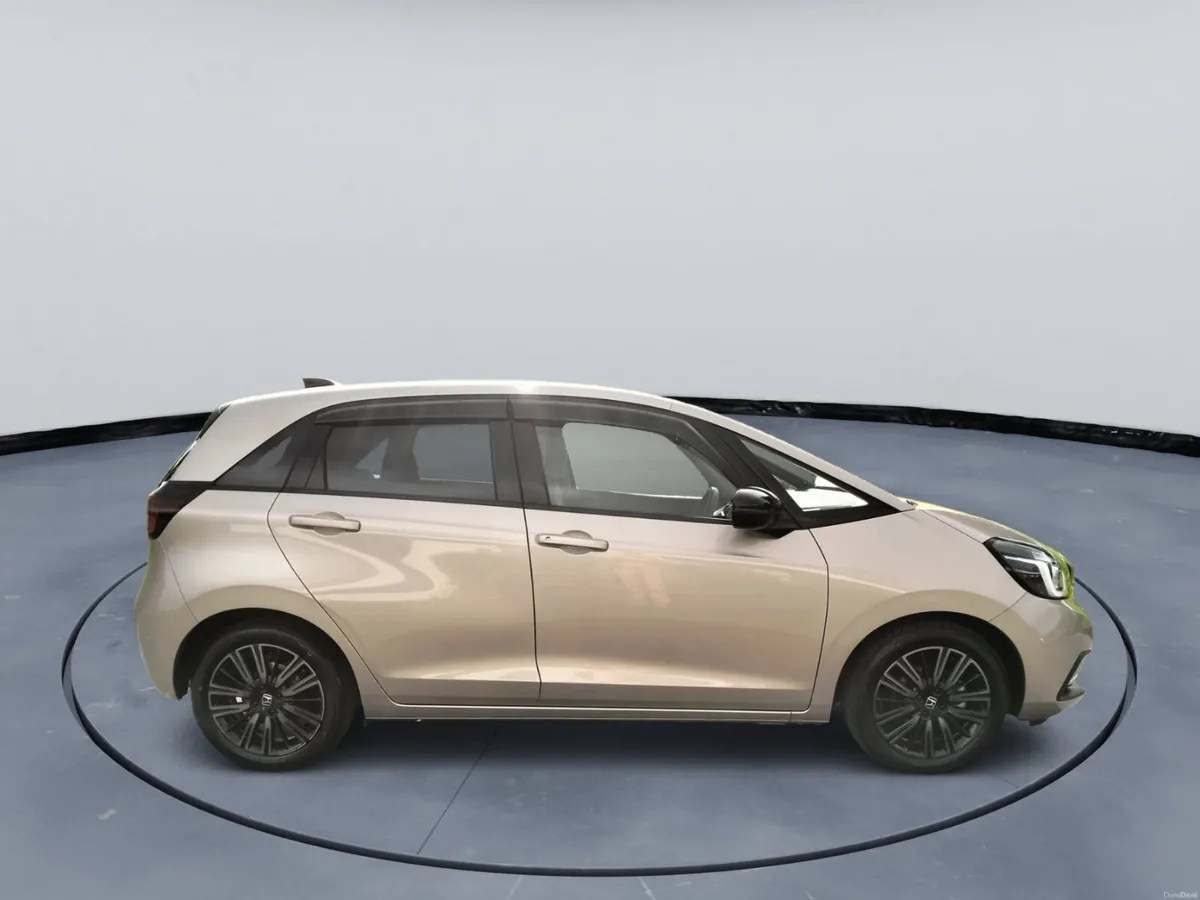 2021 Honda Fit e:HEV HOME Maison – Special edition - Image 4
