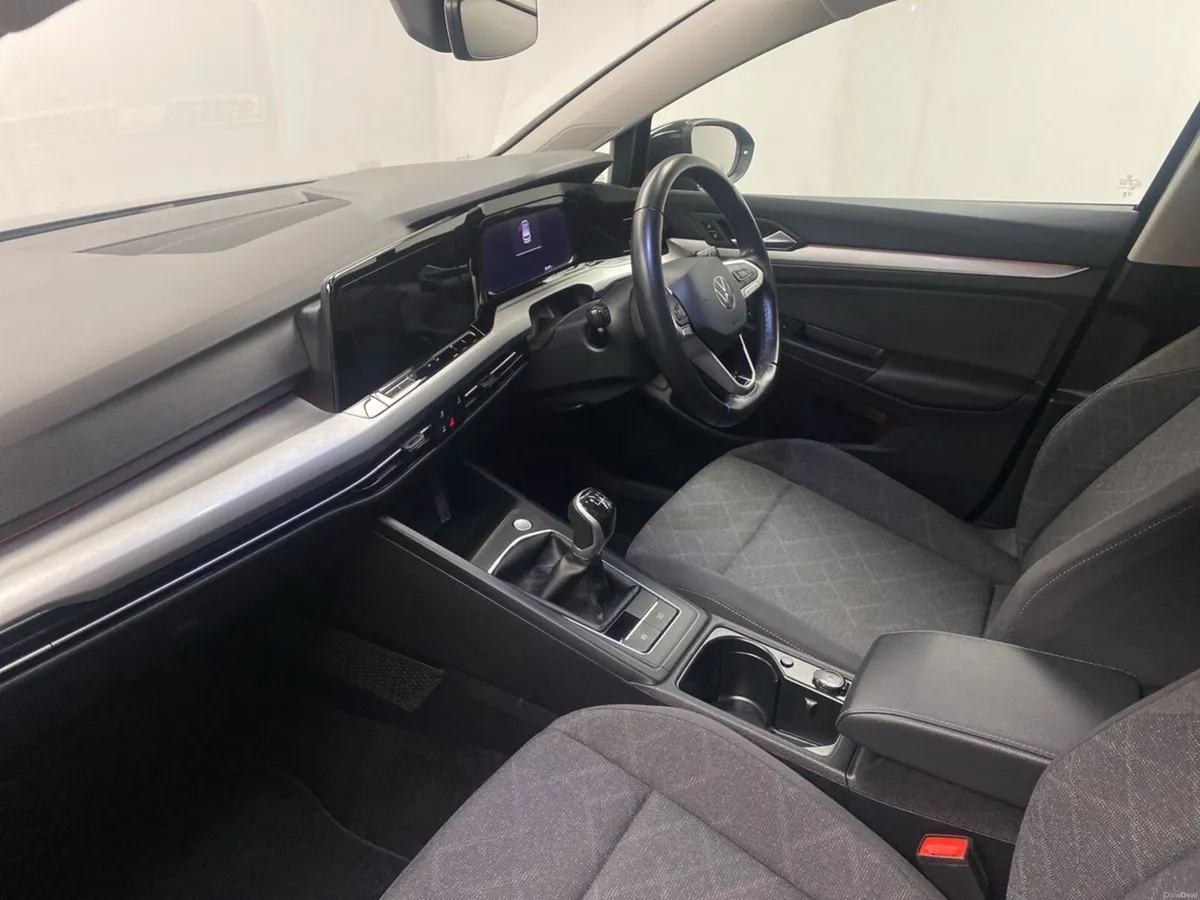 Volkswagen Golf 1.0 TSI 110HP Life - Image 2
