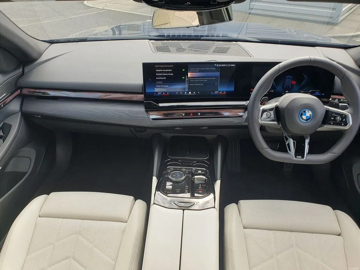 BMW 5-Series 530e M Sport Saloon - Image 4