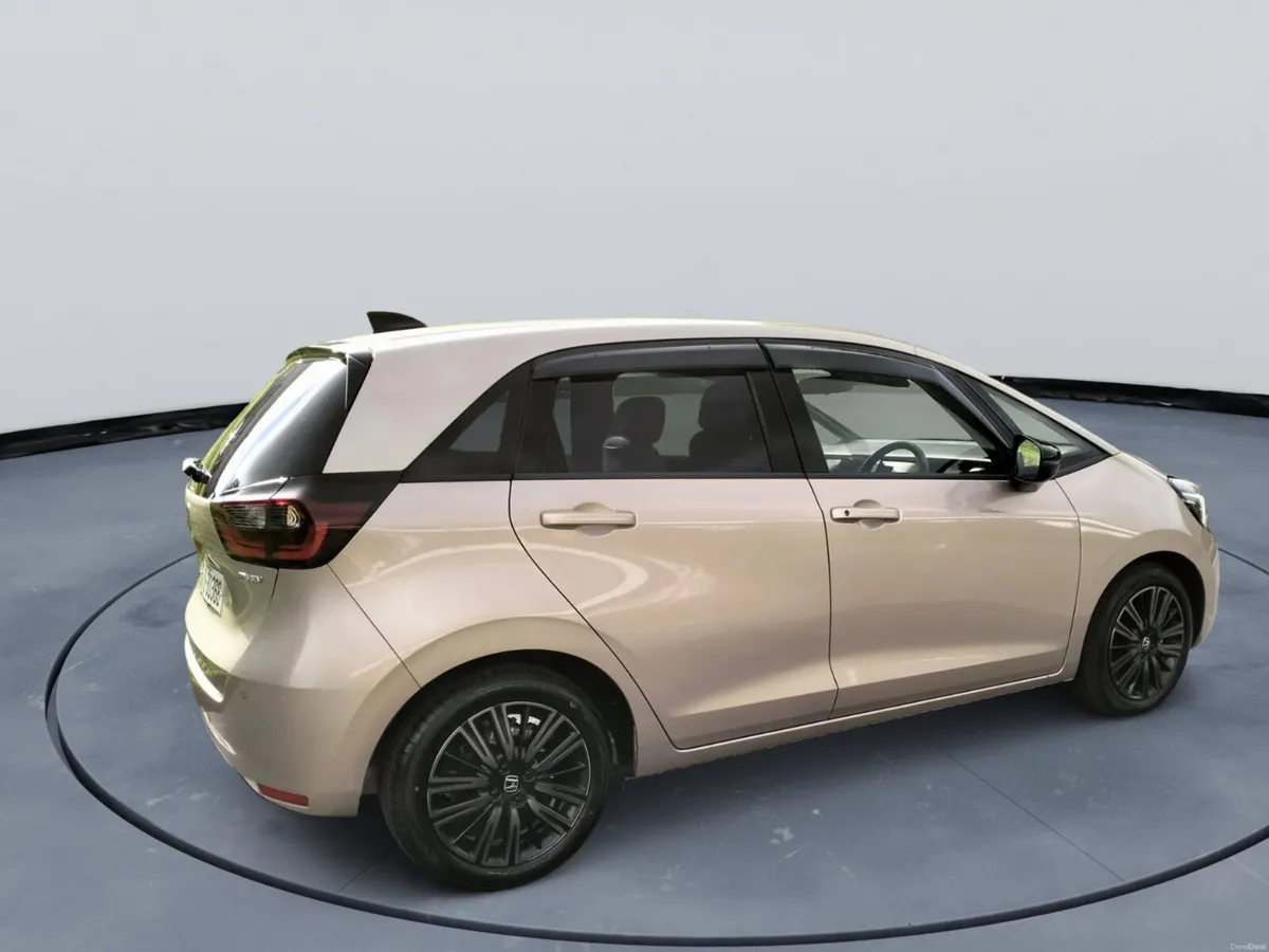 2021 Honda Fit e:HEV HOME Maison – Special edition - Image 3