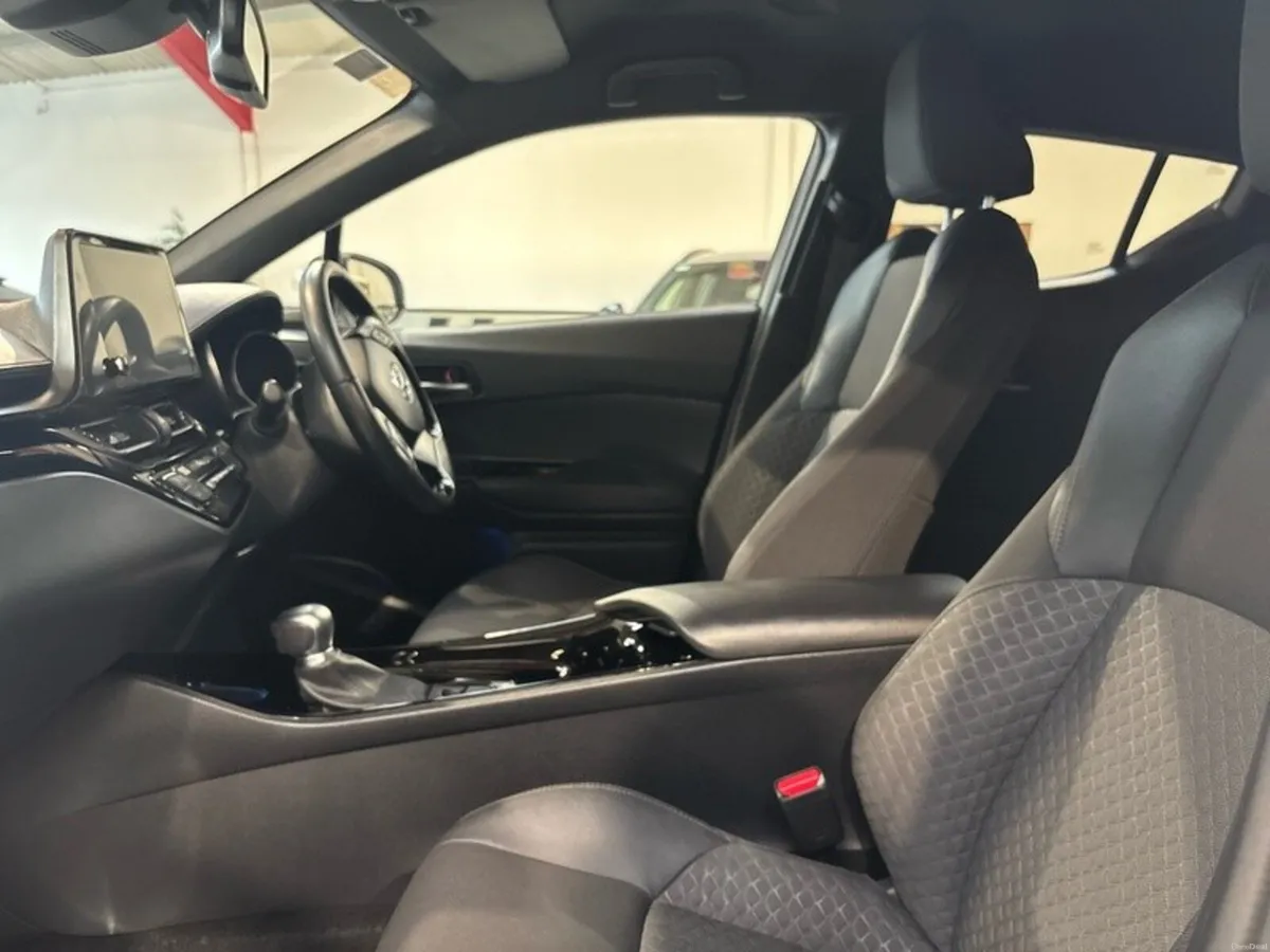 Toyota C-HR HYBRID SPORT AUTO - Image 6