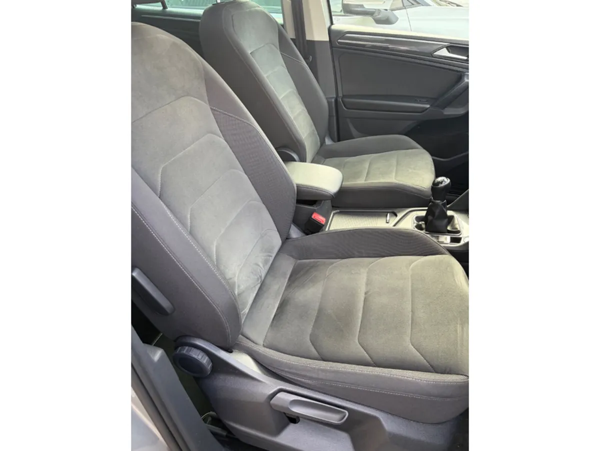 Volkswagen Tiguan R-LINE 2.0 TDI MANUAL 6SPEED FWD - Image 3