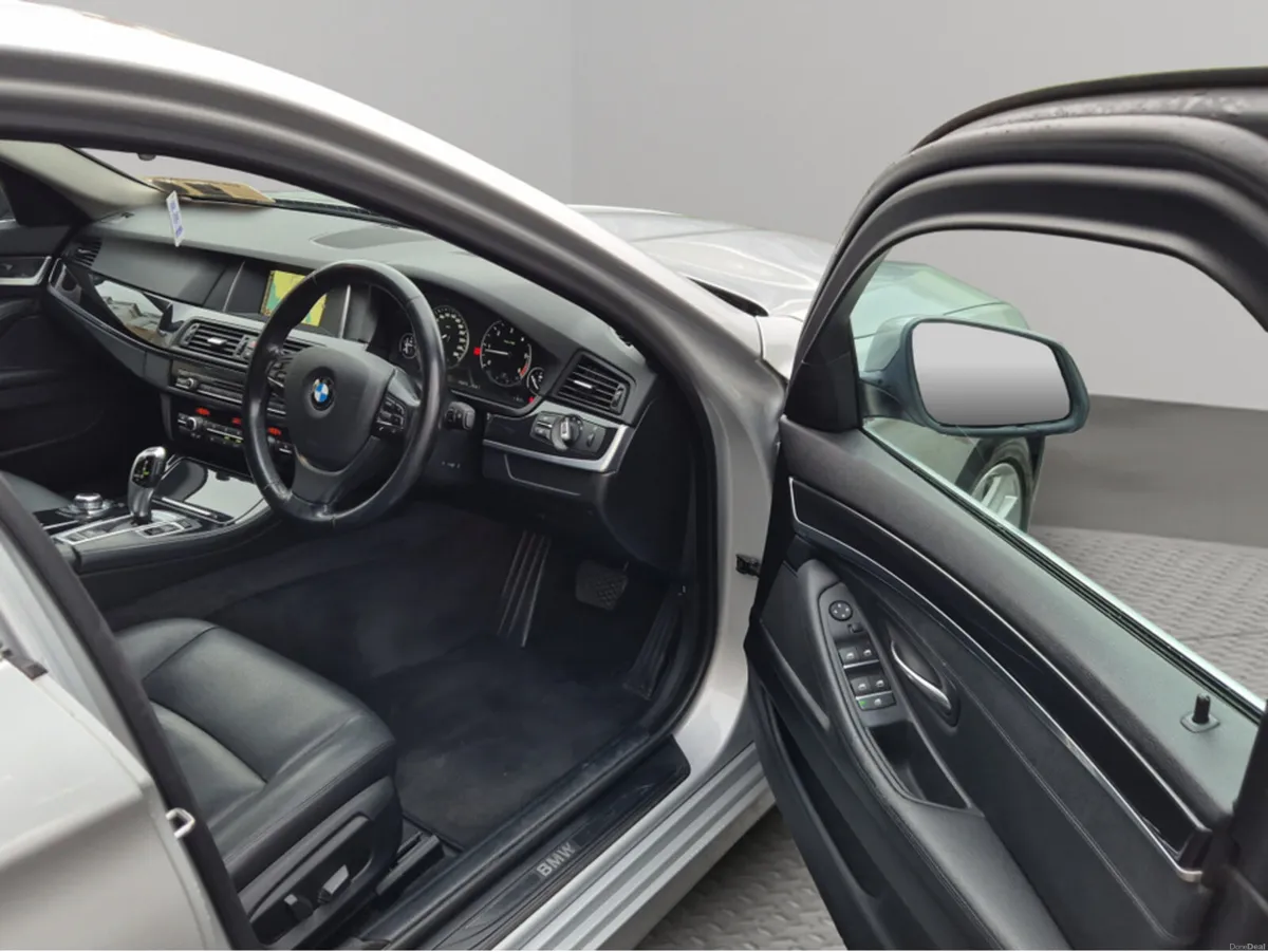 BMW 5-Series 520d SE AUTOMATIC **** SILVER / BLACK - Image 5