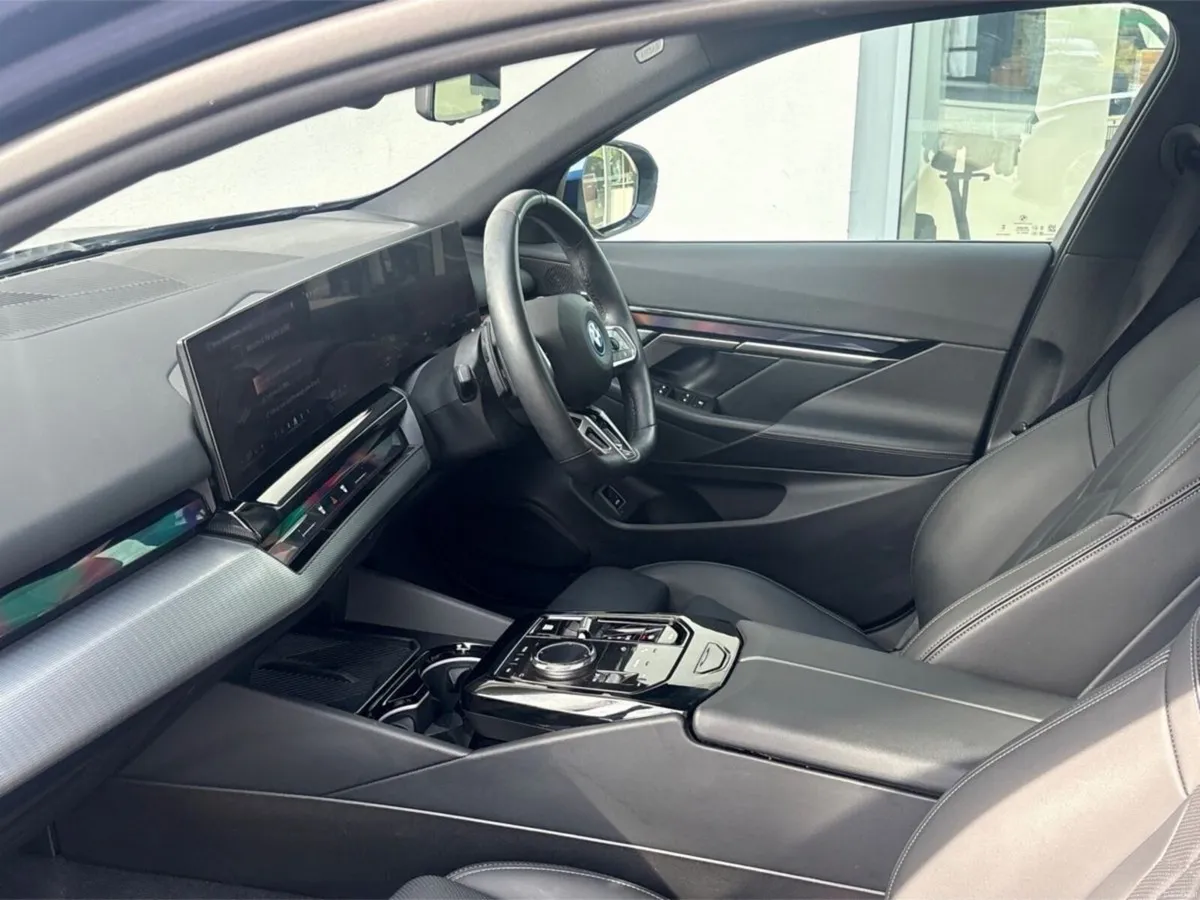 BMW 5-Series 530e M Sport Saloon - Image 6