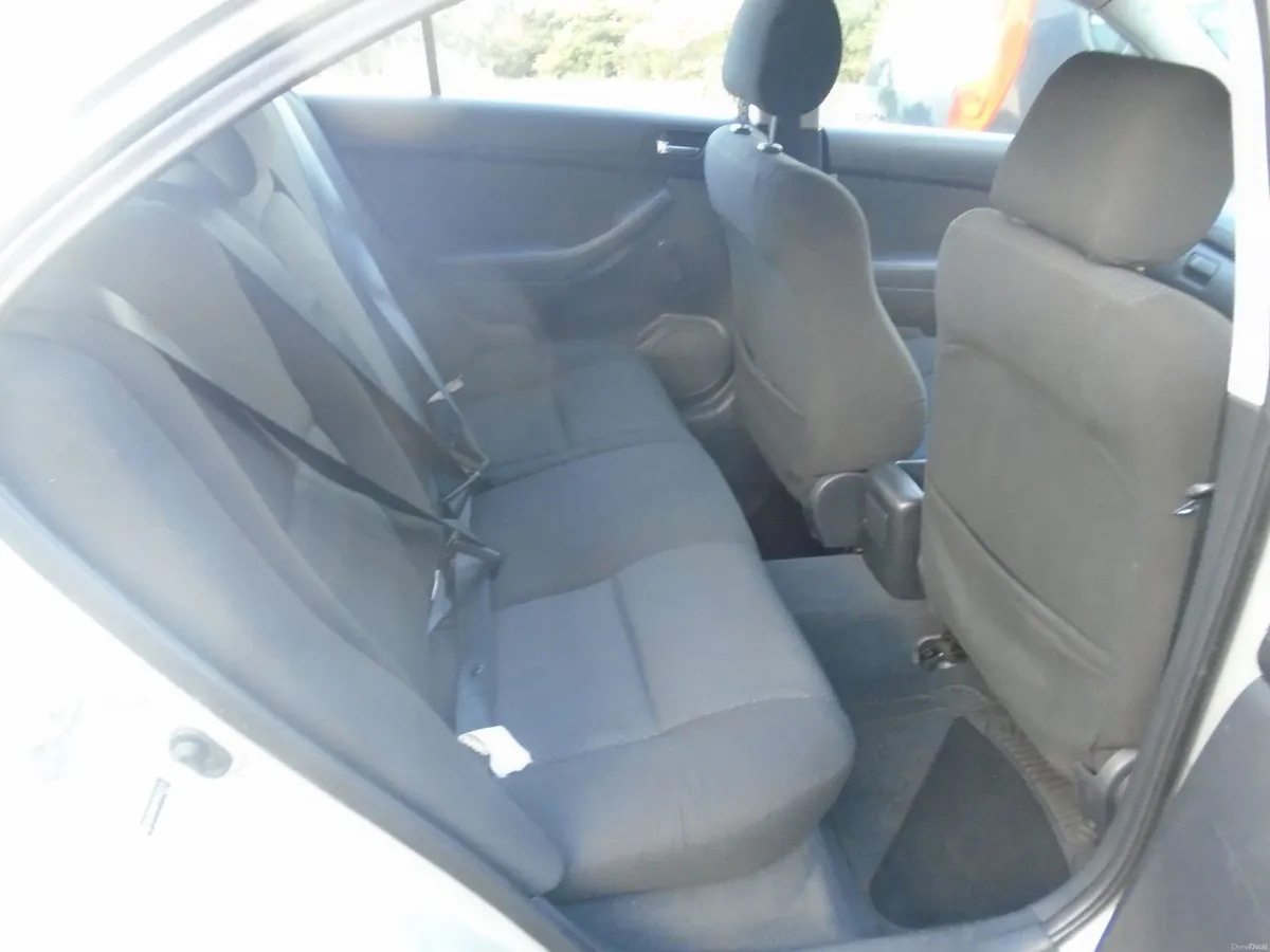 Toyota Avensis 2004 - Image 4