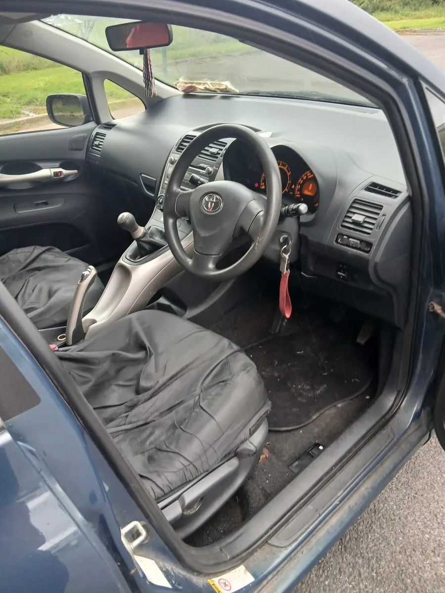 Toyota auris 1.4L petrol - Image 6