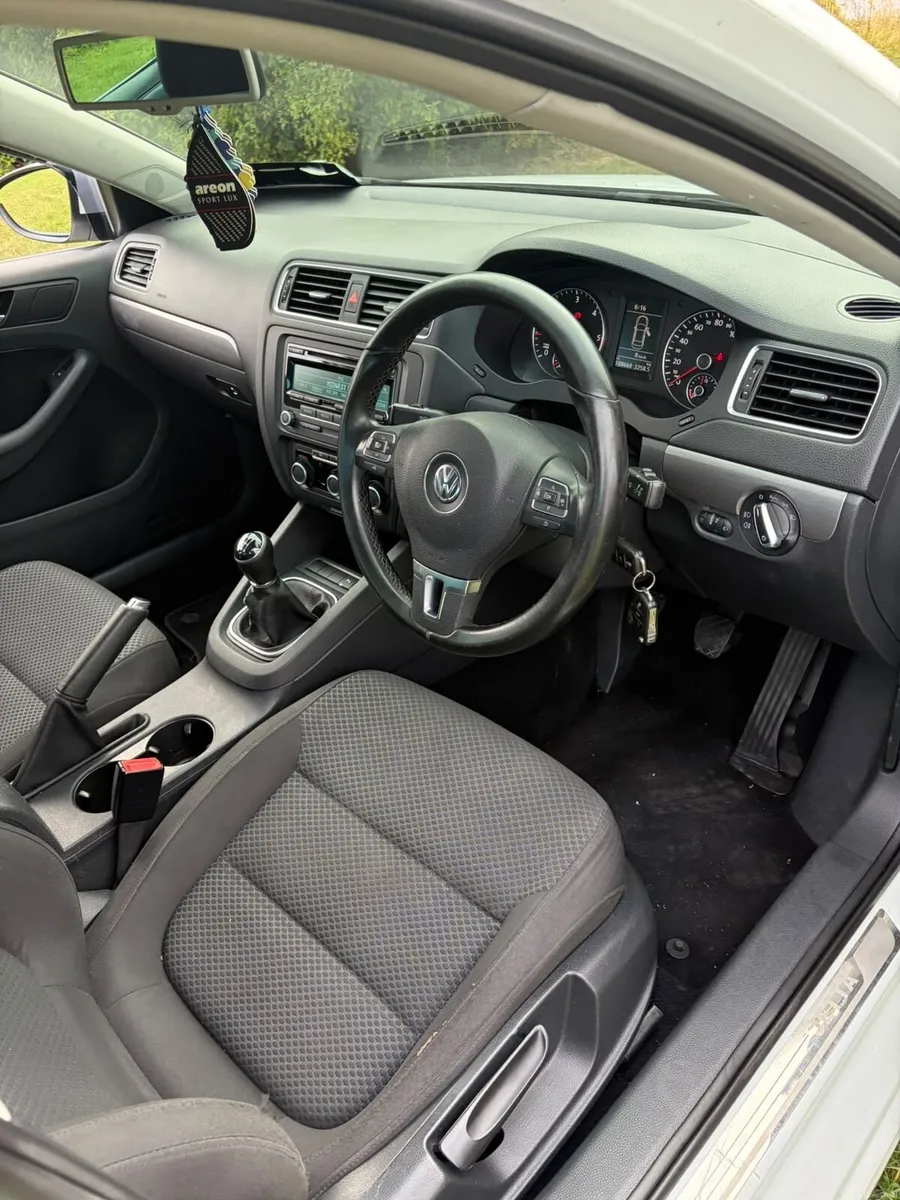 2014 Volkswagen Jetta 2.0 TDI Sport 140BHP - Image 5