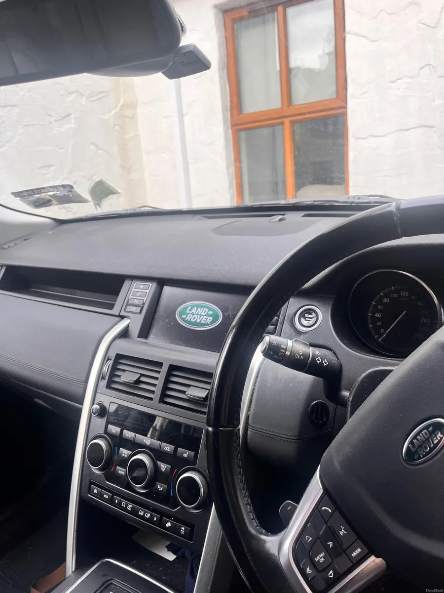 Land Rover Discovery Sport 2017 - Image 3