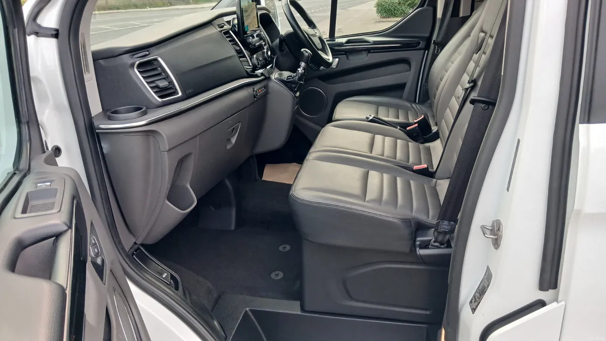 2019 FORD CUSTOM TOURNEO LWB 9 SEAT LEATHER - Image 4