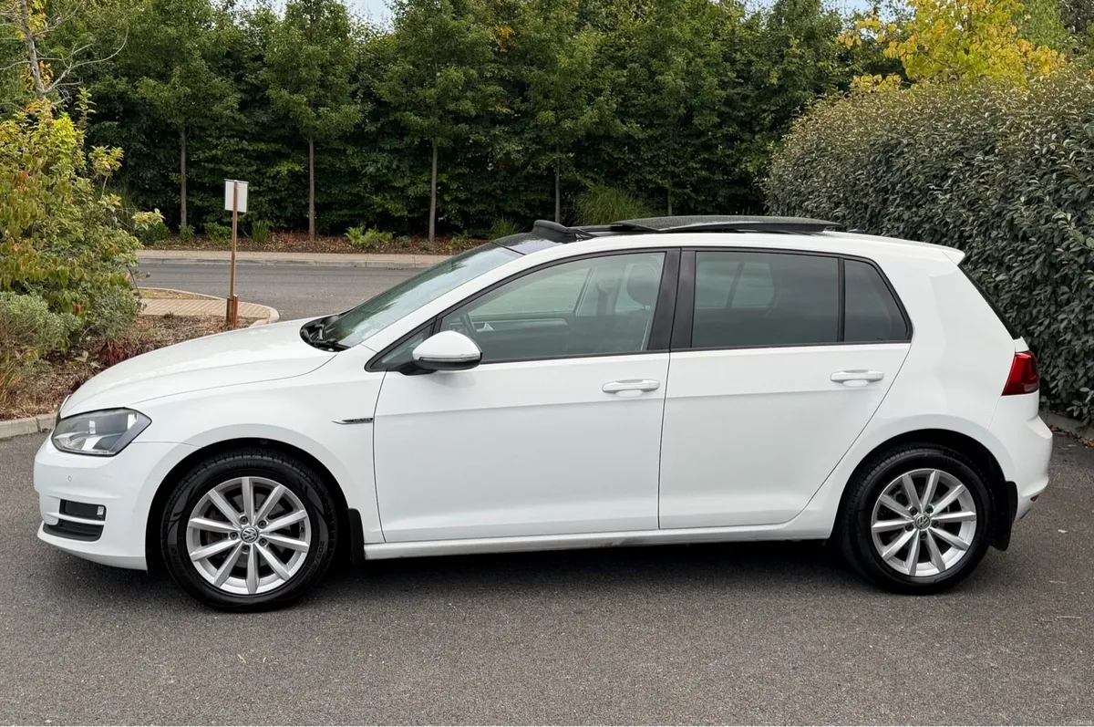 2016 Volkswagen Golf Automatic*Panoramic Sunroof* - Image 5