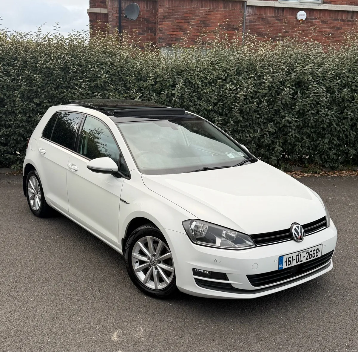2016 Volkswagen Golf Automatic*Panoramic Sunroof* - Image 1