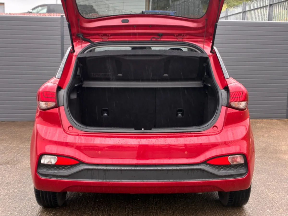Hyundai i20 ACTIVE DELUXE 5DR - Image 4