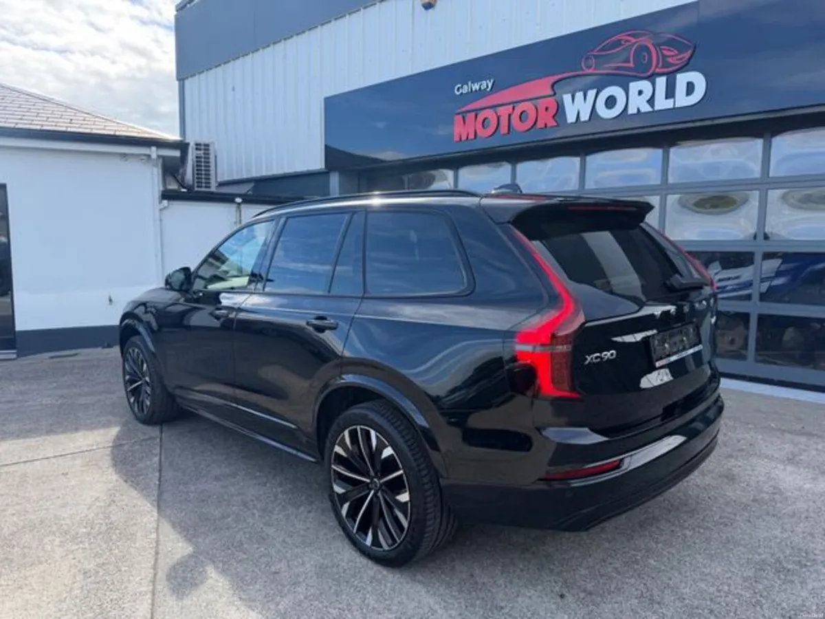 Volvo XC90 T8 ULTRA DARK AWD - Image 2