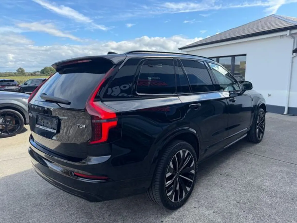 Volvo XC90 T8 ULTRA DARK AWD - Image 4