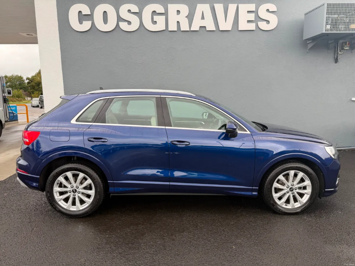 Audi Q3 35 TDI 150HP S-T SE * APPLE CAR PLAY / REV - Image 2