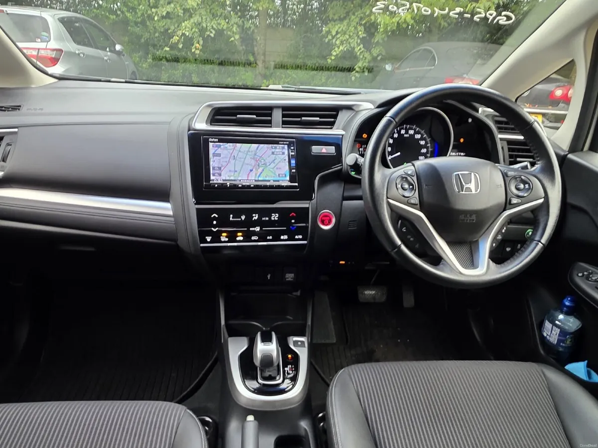 Honda Fit 2017 auto hybrid - Image 3