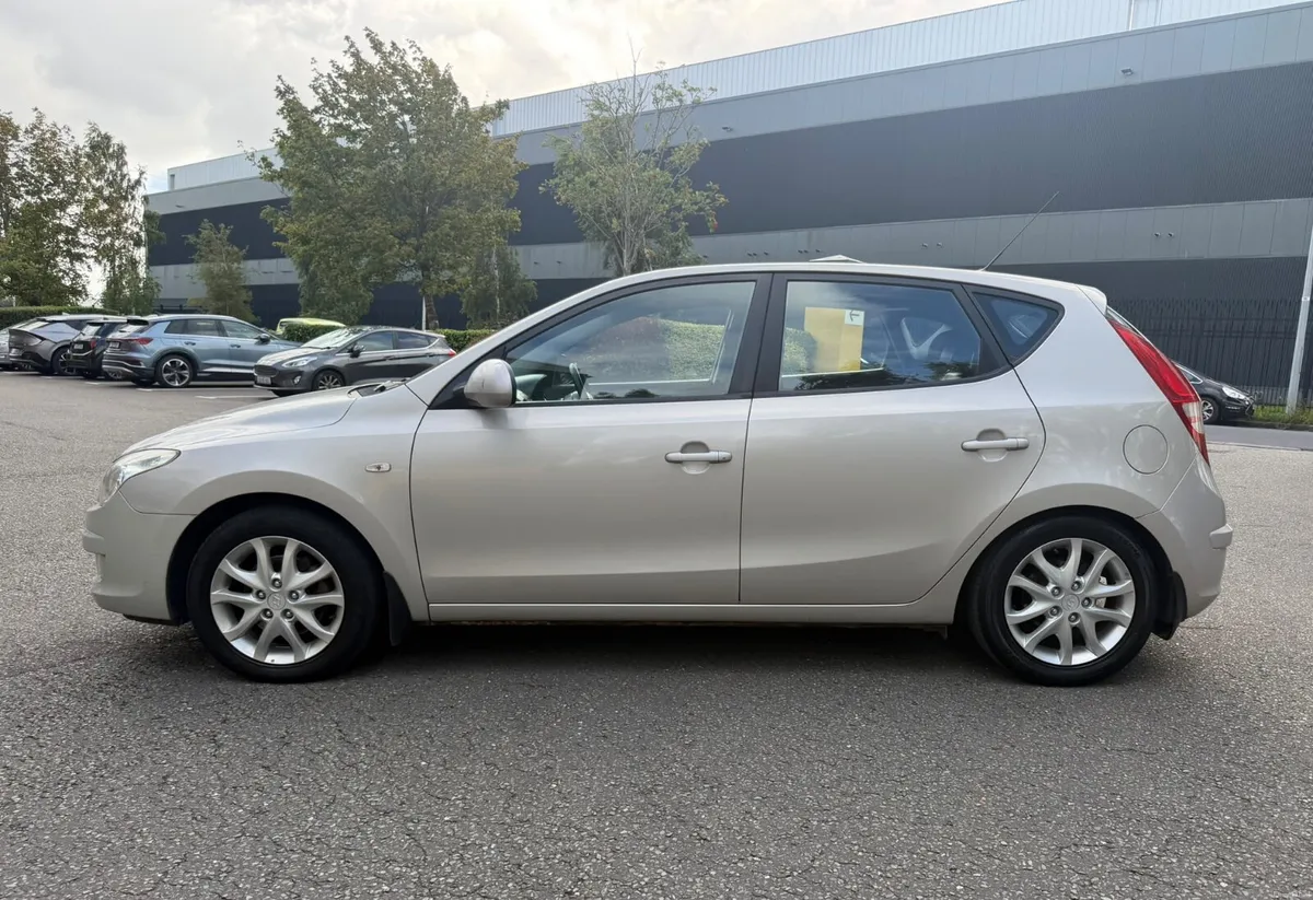 Hyundai i30 1.4 petrol deluxe - Image 5