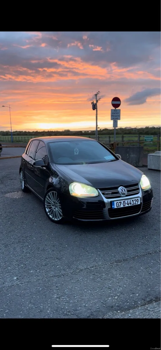 Volkswagen Golf R32 - Image 1