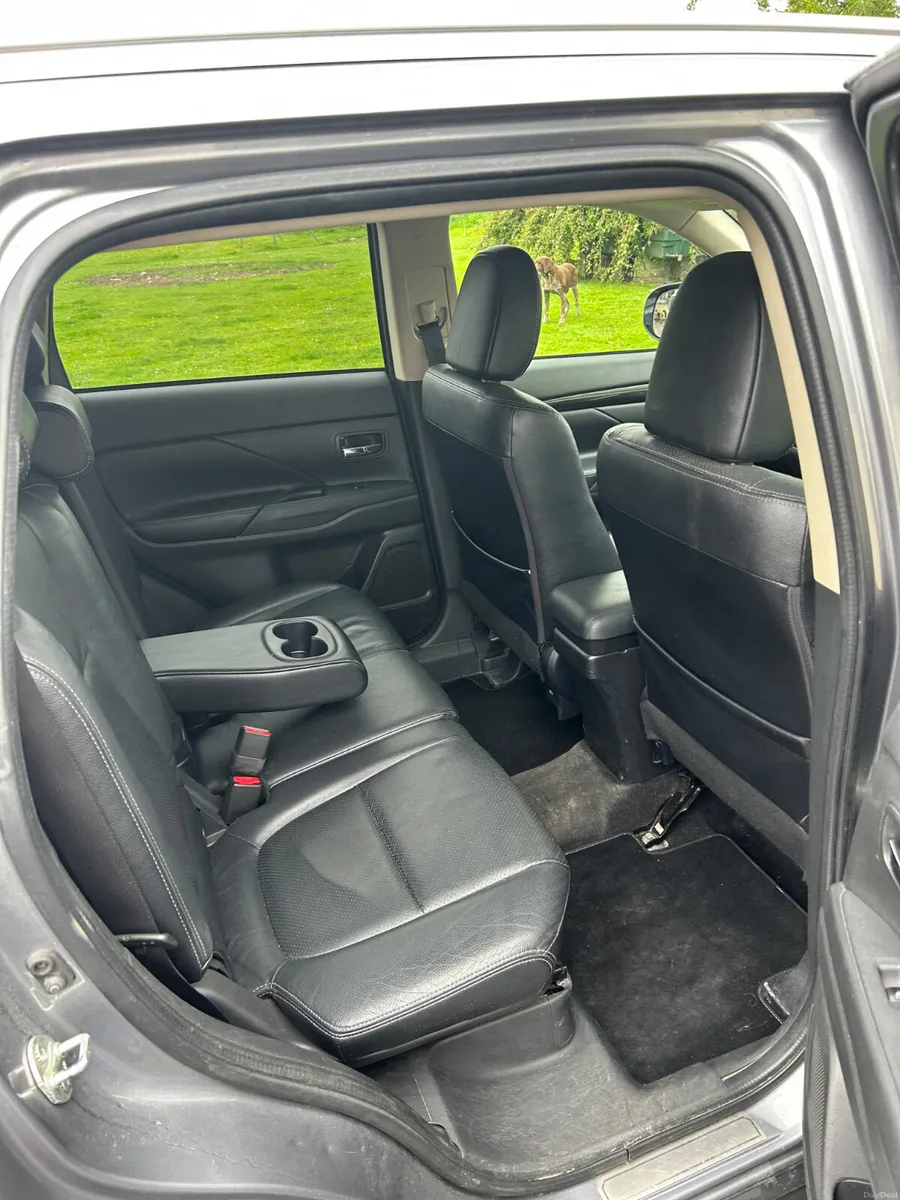Mitsubishi Outlander 2018 huge spec 2.3L 4 wd - Image 6