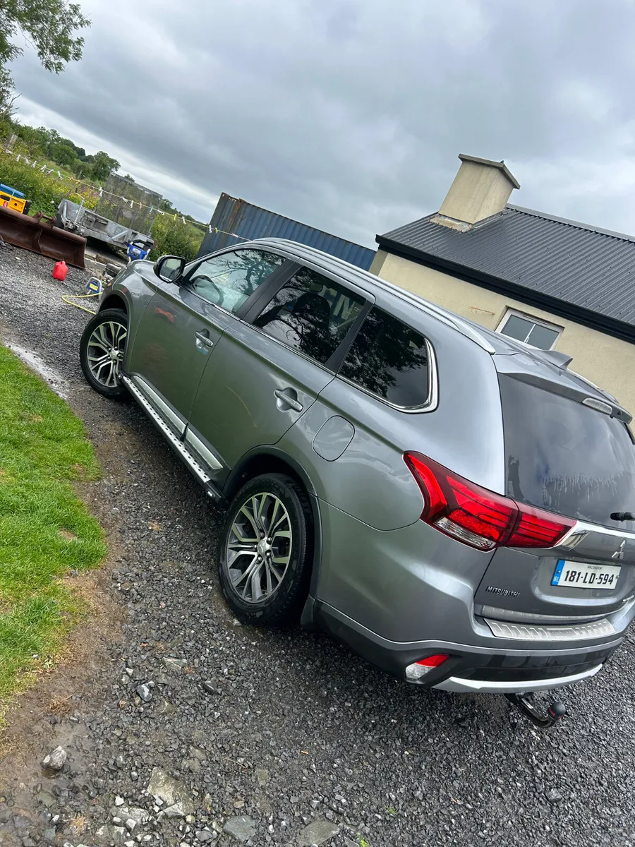 Mitsubishi Outlander 2018 huge spec 2.3L 4 wd - Image 4