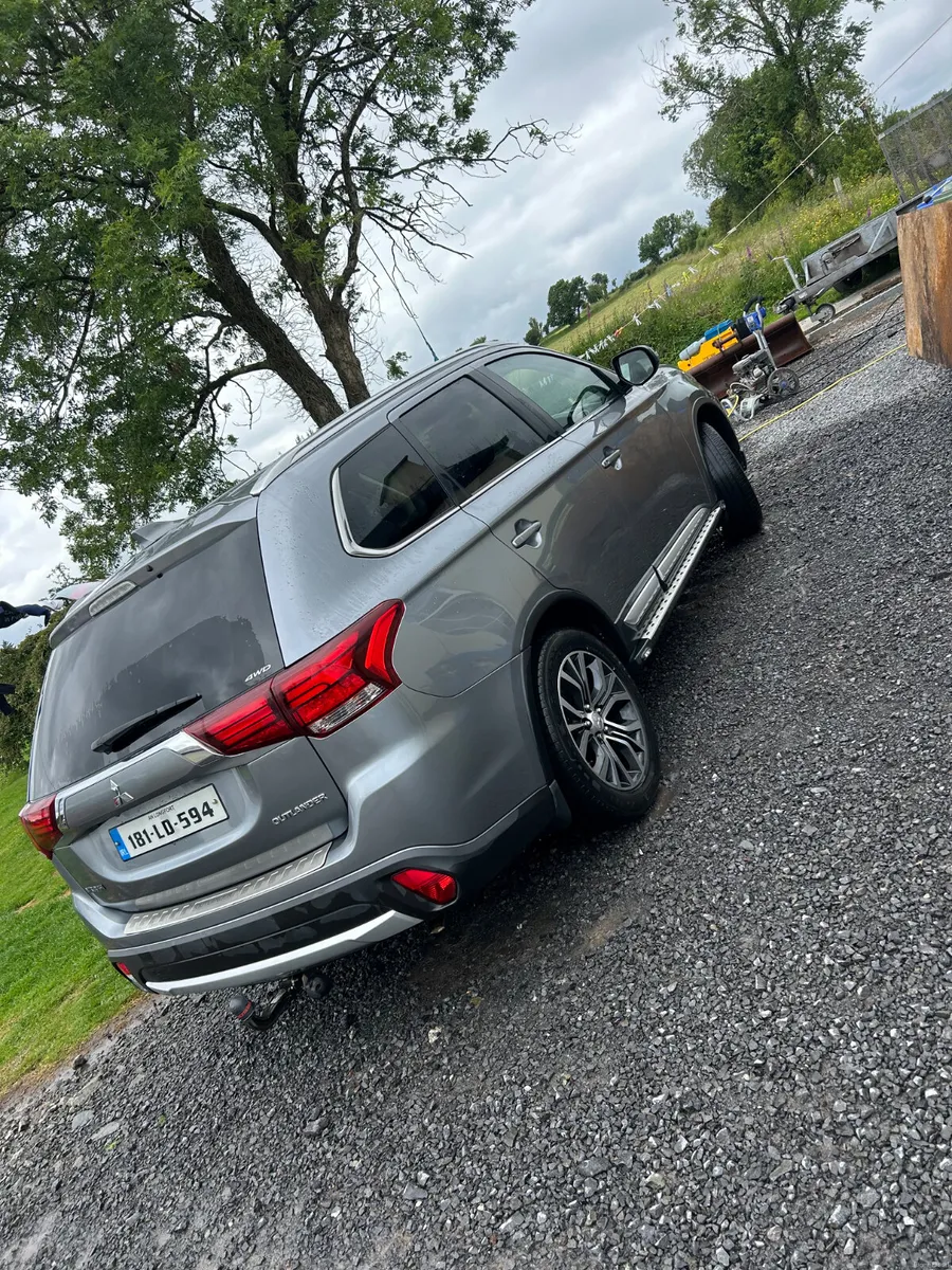 Mitsubishi Outlander 2018 huge spec 2.3L 4 wd - Image 3
