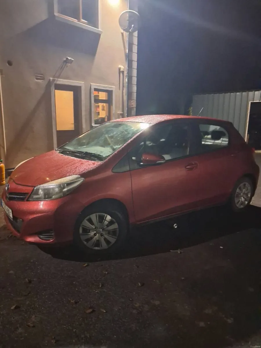 2012 Toyota yaris - Image 2